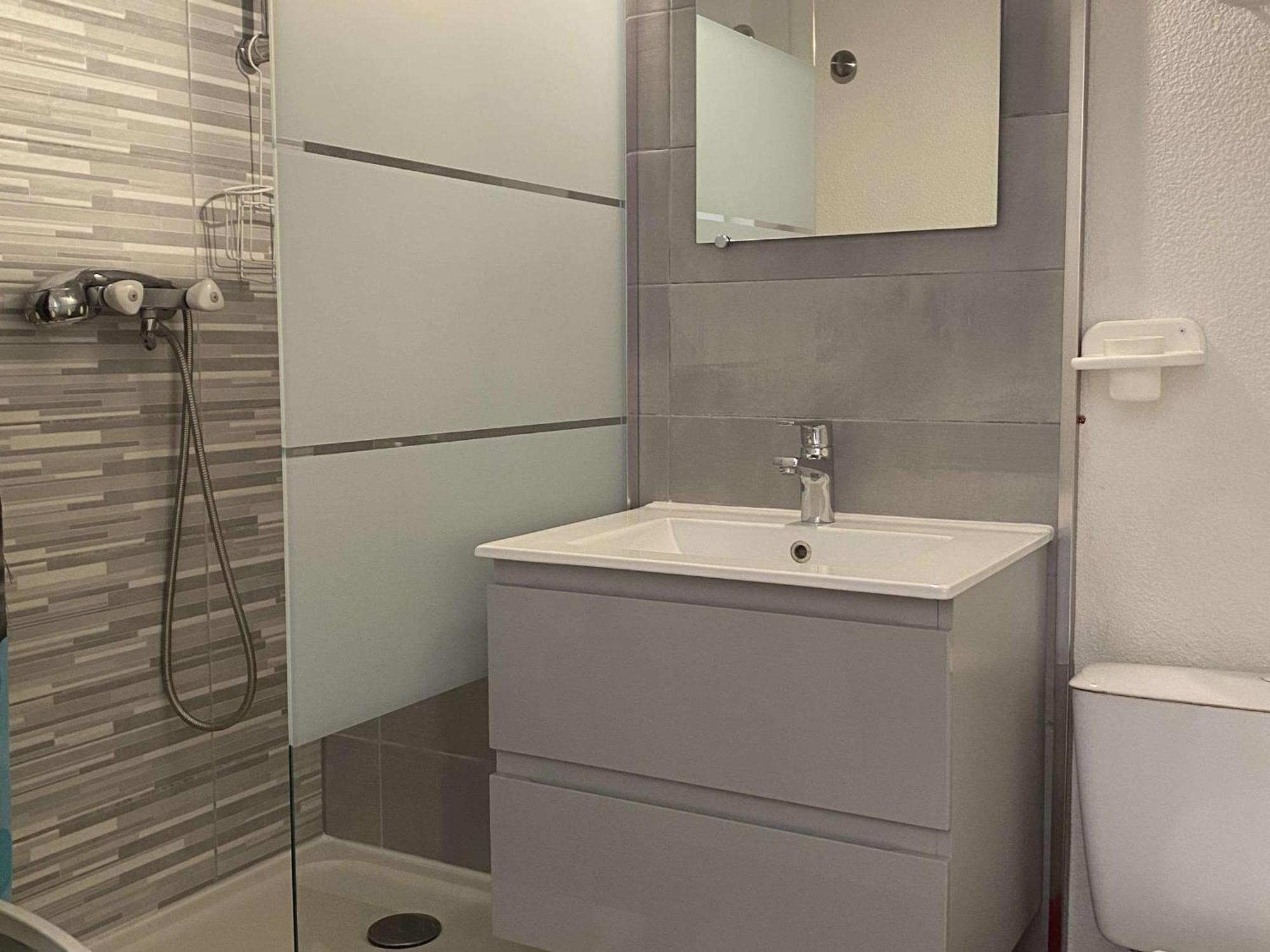 Studio Confort 2* Avec 2 Parkings Prives, Proche Thermes, Calme Et Bien Equipe - Balaruc-Les-Bains - Fr-1-553-114 Bagian luar foto